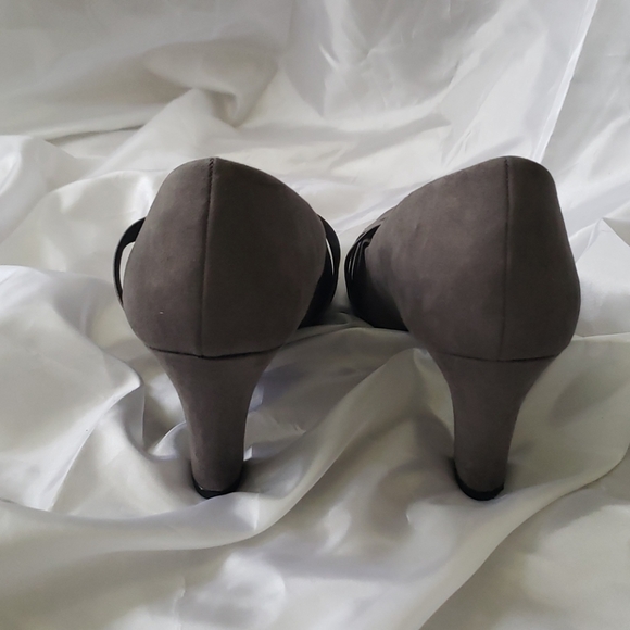 Shoes - Picture 4 of 8